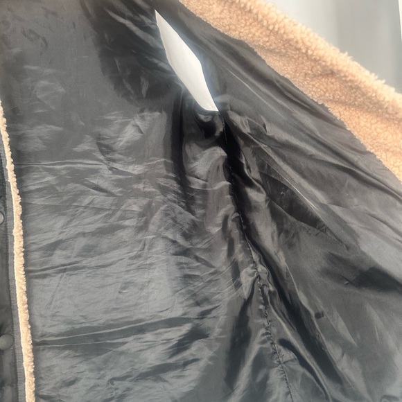 Black Puffer Vest with Tan Sherpa Collar Size L - Picture 7 of 11